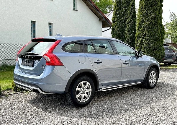 Volvo V60 Cross Country cena 71900 przebieg: 72300, rok produkcji 2018 z Garwolin małe 436